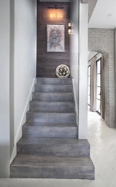 Parce qu' il n'est qu'un lieu de passage, l'escalier est ...