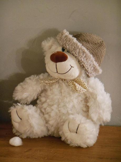Chaussons, bonnet et manteau en laine teddy