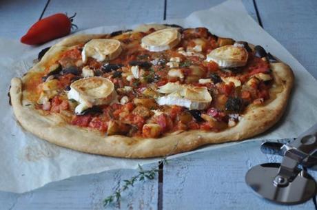 Pizza à la ratatouille et au fromage de chèvre
