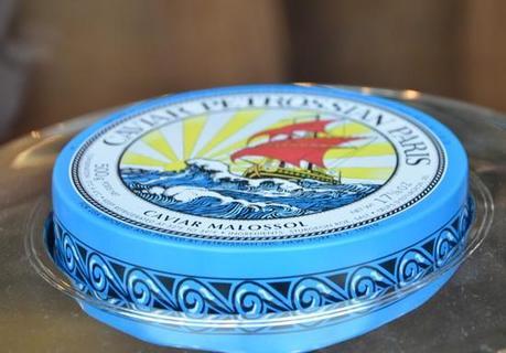 La photo est nette puis flou en fond, mais la marque n'est pas visible. de même le cadrage ne permet pas de voir la marque et le packaging