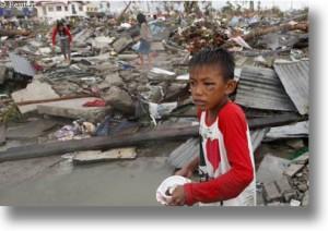 Philippine : terribles destructions rendant difficiles les opérations de secours après le passage du typhon
