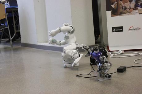 Esig'tronix à la pointe de l'actualité robotique avec NAO et RQ HUNO en démo.