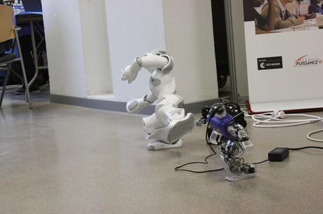 Esig'tronix à la pointe de l'actualité robotique avec NAO et RQ HUNO en démo.