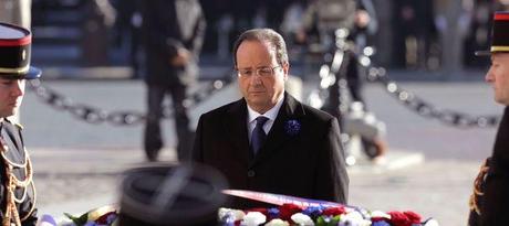 Cérémonie du 11 novembre : le président Hollande a été hué sur les Champs-Élysées par des manifestants.