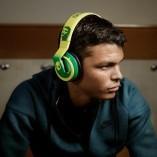 Peut-on se pointer avec un casque sur son terrain de sport?