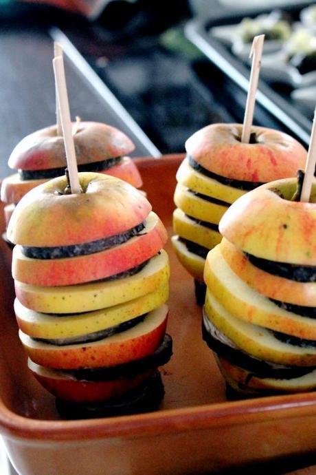 Mille feuilles de pommes cuites et andouille de Guémené, embeurrée de salade chicorée pain de sucre Cuisine de tous les jours