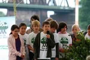 5741487-8568666 Les jeunes sauveront la planète – A26