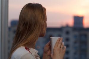 SOMMEIL: Un petit café le soir peut-il vraiment le perturber? – Journal of Clinical Sleep Medicine