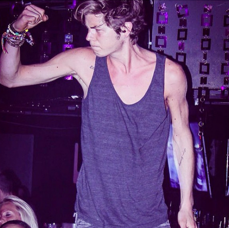 Ayem invitée de #TPMP, Ginie parle de Thomas, Serge en booking, les potins ! (replay du mag)