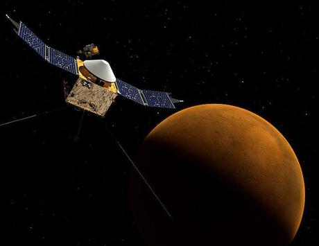 Image d'artiste montrant la sonde spatiale MAVEN orbitant autour de Mars