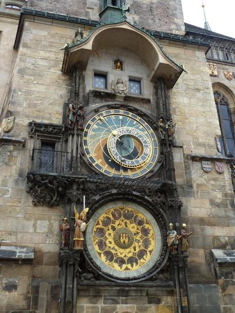 A chaque heure, l'horloge de l'Hôtel de ville offre un spectacle...