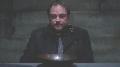 Crowley passe un coup de fil