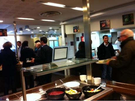 La cantine là ou s'arrête la haine, le foot là ou tout est possible
quelqu'on soit