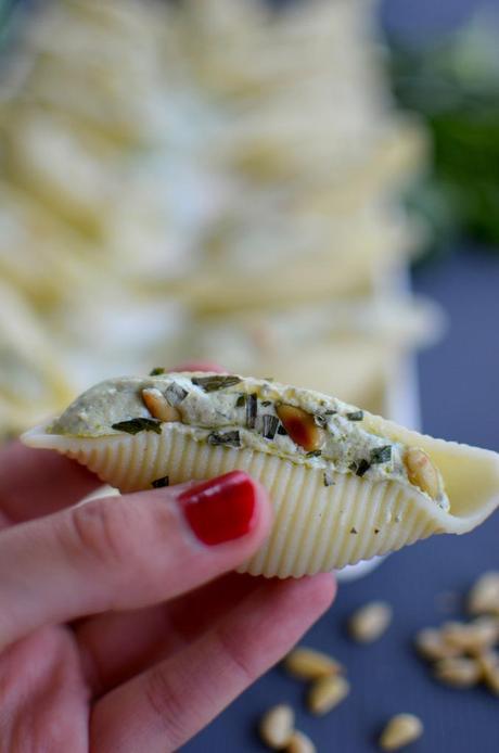 Conchiglioni con ricotta e pesto