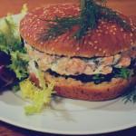 Le Burger de saumon, sauce au yaourt et à l’aneth {Battle food # 1}