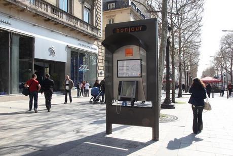 cabine-telephonique-futur-orange-france-telecom-champs-elysees