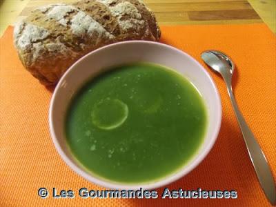 Soupe de fanes de radis d'hiver