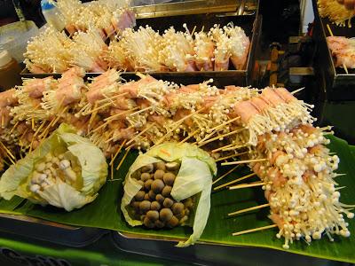Thaïlande brochettes de champignons (garnis) à la plancha [HD]