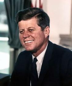 John Fitzgerald Kennedy (Crédits Cecil Stoughton, White House Libre de droits)