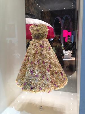 Miss Dior s'expose au Grand Palais – Art ou Publicité ? - Paperblog