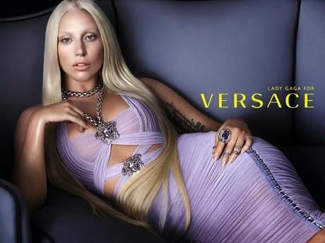 Lady Gaga : Visage de Versace pour la Collection Été 2014