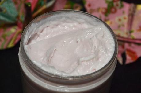 Le gommage, geste indispensable pour une peau lumineuse!