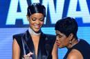 Rihanna, honoree et emue par sa mere aux American Music Awards 2013