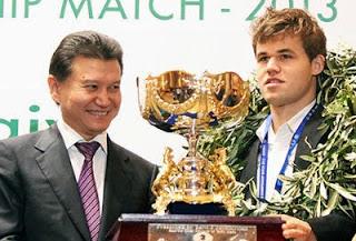 Magnus Carlsen et le président de la Fide, Kirsan Ilyumzhinov - Photo © site officiel