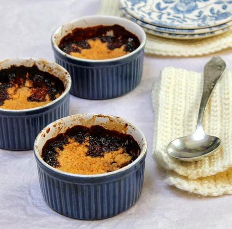 Crumble aux prunes bleues (ou quetsches)