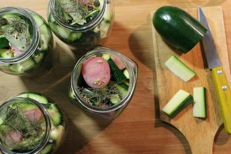 Pickles de courgettes aigres-douces (comme les cornichons à la polonaise)