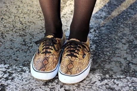 SNAKE VANS