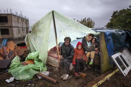 evacuation-camp-rom-saint-ouen-Le-HuffPost-27-11-2013.jpg