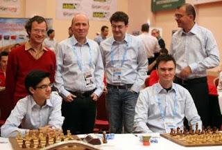 Ronde 6 : l'exploit des joueurs néerlandais qui ont battu les leaders ukrainiens 2,5-1,5 au championnat du monde d'échecs par équipes