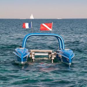 Une société française propose un pédalo électrique dont l'assise peut basculer sous la surface, pour découvrir les fonds marins confortablement assis.