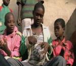 vidéo pangea day mozanbique préservatif ballon foot