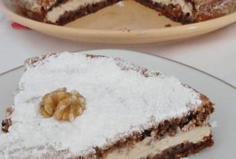 Gâteau aux noix, au rhum et sa crème mascarpone au café
