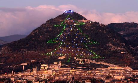 Le plus grand sapin de Noël mesure 750 mètres de haut !