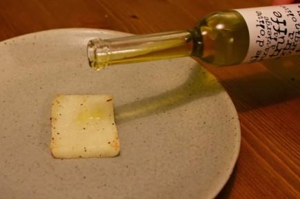 ajout de l'huile de truffe