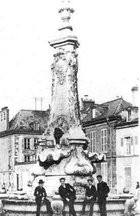 Reims,La seconde fontaine Godinot 1904