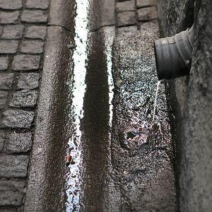 600px-Street_gutter_in_Old_Town_Stockholm