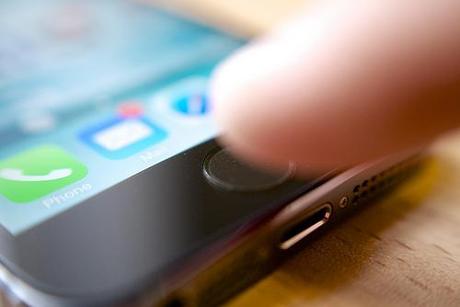 Les fabricants de smartphone vont installer des dispositifs biométriques comme l'iPhone 5S...