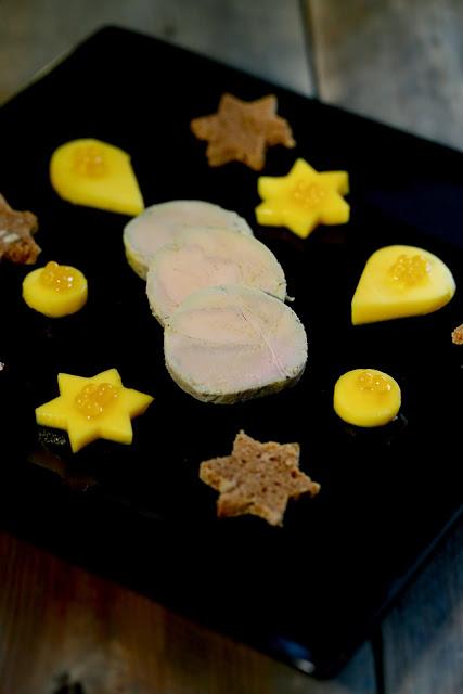 Foie gras mi cuit  sous vide  (sans machine ) à la mangue et au pain d'épices  une  recette  ultra facile de Greg Marchand , Frenchie