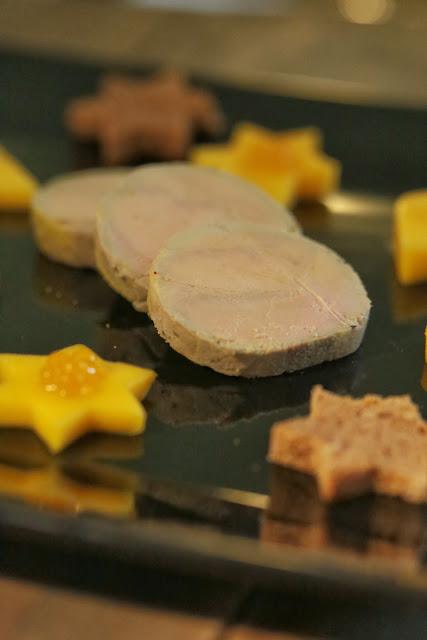 Foie gras mi cuit  sous vide  (sans machine ) à la mangue et au pain d'épices  une  recette  ultra facile de Greg Marchand , Frenchie