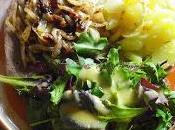 Beefsteak, oignons confits, gratin dauphinois salade mesclun