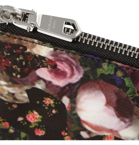 L'accessoire du Dimanche : la pochette florale Givenchy pour hommes...
