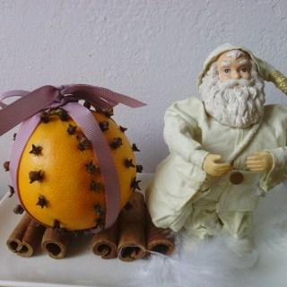 orange piqué de clous de girofle Décorations de Noël chez moi : venez visiter