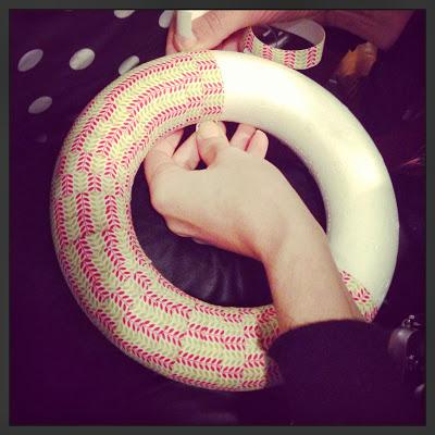 Une couronne de Noel avec du Daily Like