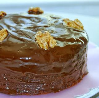 Gâteau moelleux au chocolat et aux noix (sans oeufs ni beurre)