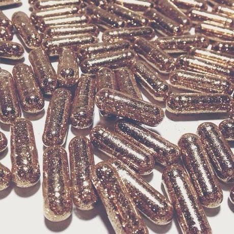 Passion paillettes Glitter Pills | via Tumblr