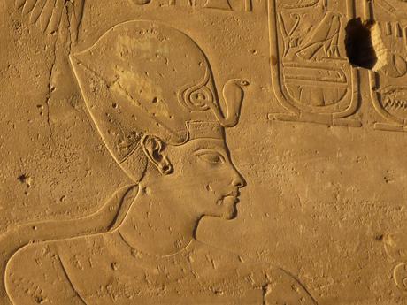 http://upload.wikimedia.org/wikipedia/commons/f/fc/Luxor_temple9.JPG
